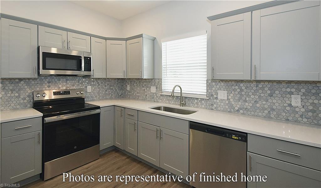 Greensboro, North Carolina 27405, United States, 3 Bedrooms Bedrooms, ,3 BathroomsBathrooms,Residential,Active,196086