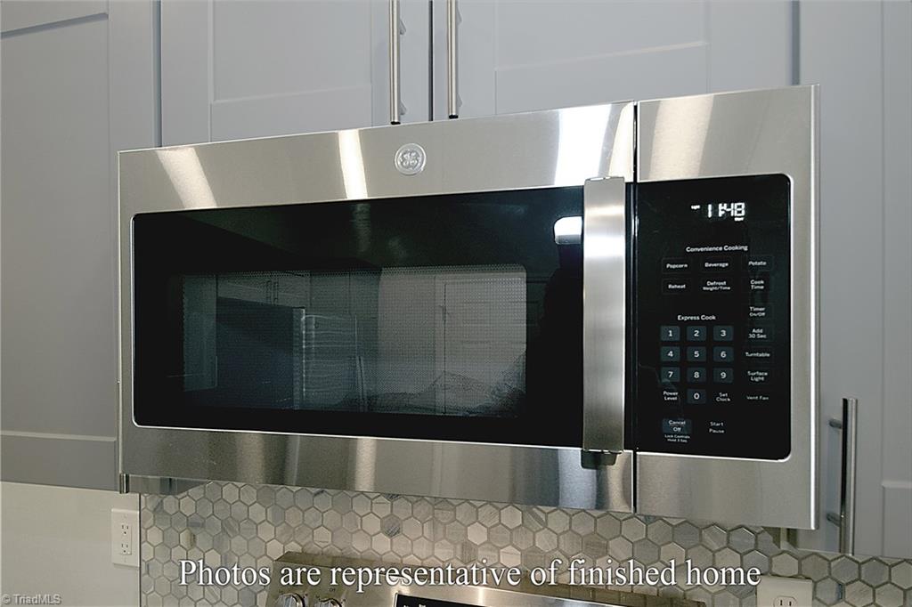 Greensboro, North Carolina 27405, United States, 3 Bedrooms Bedrooms, ,3 BathroomsBathrooms,Residential,Active,196086