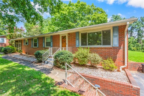 Homes For Sale - 2971 Old Salisbury Road<br/> Winston-Salem, NC 27127