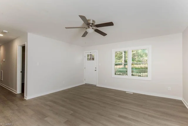 4130 Pointer Lane, photo 3 of 19
