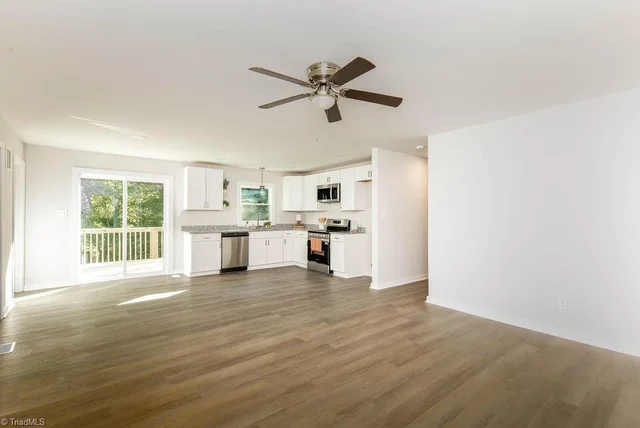 4130 Pointer Lane, photo 4 of 19
