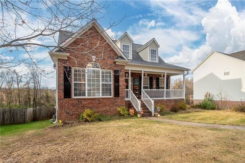 A home in Clemmons