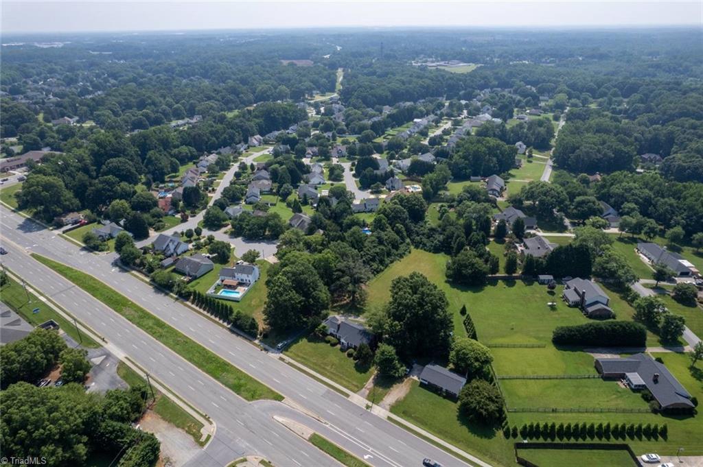 Kernersville, North Carolina 27284, United States, 4 Bedrooms Bedrooms, ,2 BathroomsBathrooms,Residential,Pending,160755