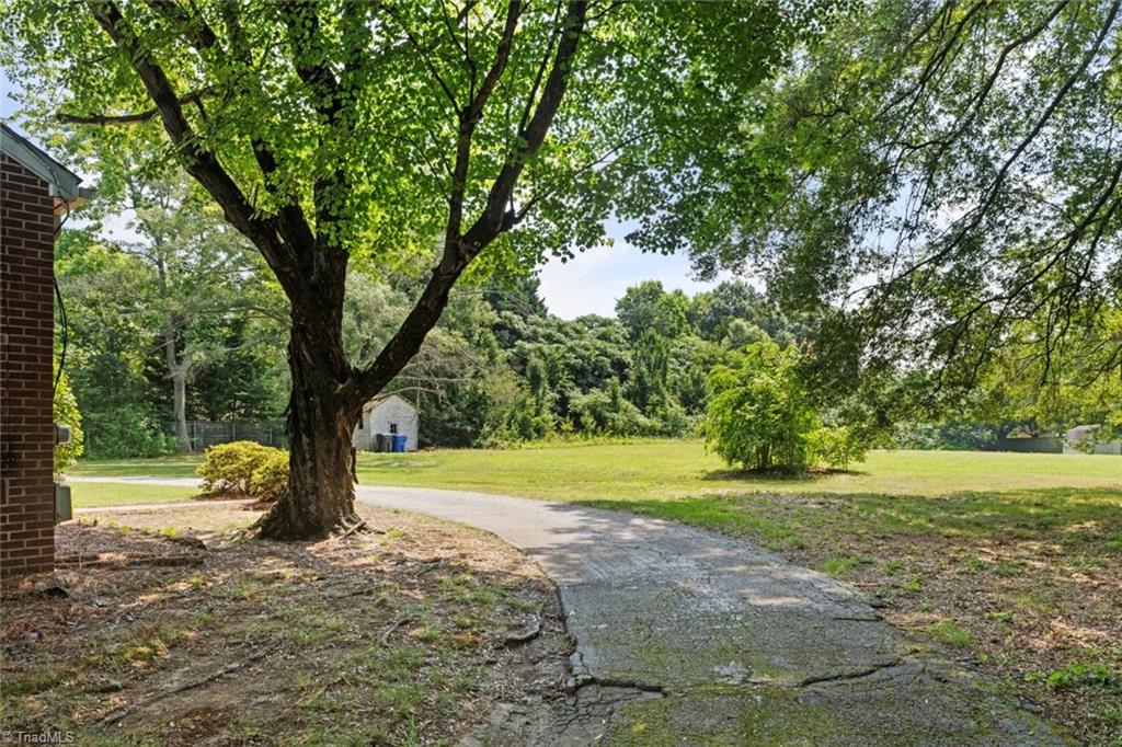 Kernersville, North Carolina 27284, United States, 4 Bedrooms Bedrooms, ,2 BathroomsBathrooms,Residential,Pending,160755