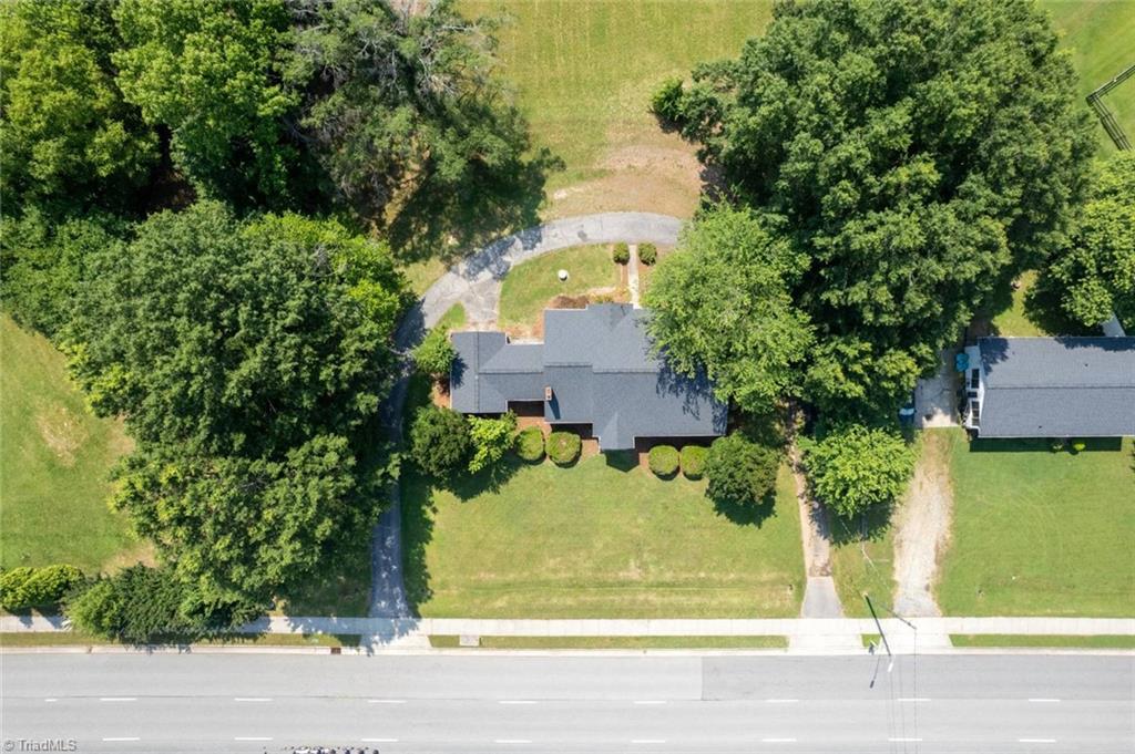 Kernersville, North Carolina 27284, United States, 4 Bedrooms Bedrooms, ,2 BathroomsBathrooms,Residential,Pending,160755