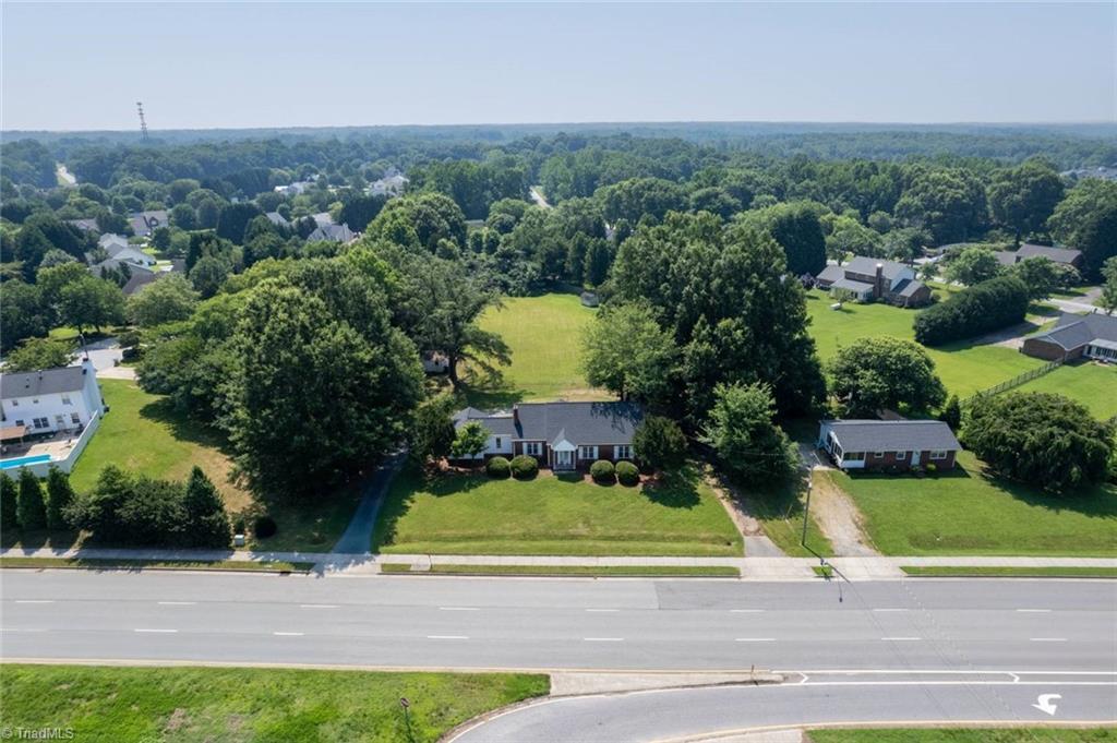 Kernersville, North Carolina 27284, United States, 4 Bedrooms Bedrooms, ,2 BathroomsBathrooms,Residential,Pending,160755