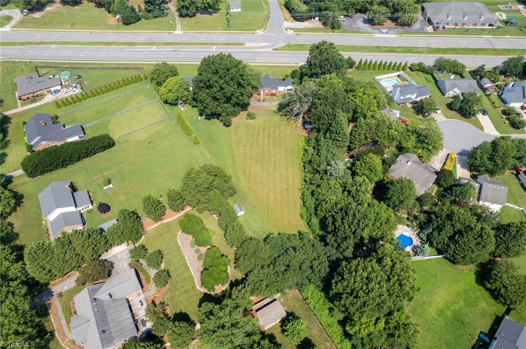 Kernersville, North Carolina 27284, United States, 4 Bedrooms Bedrooms, ,2 BathroomsBathrooms,Residential,Pending,160755