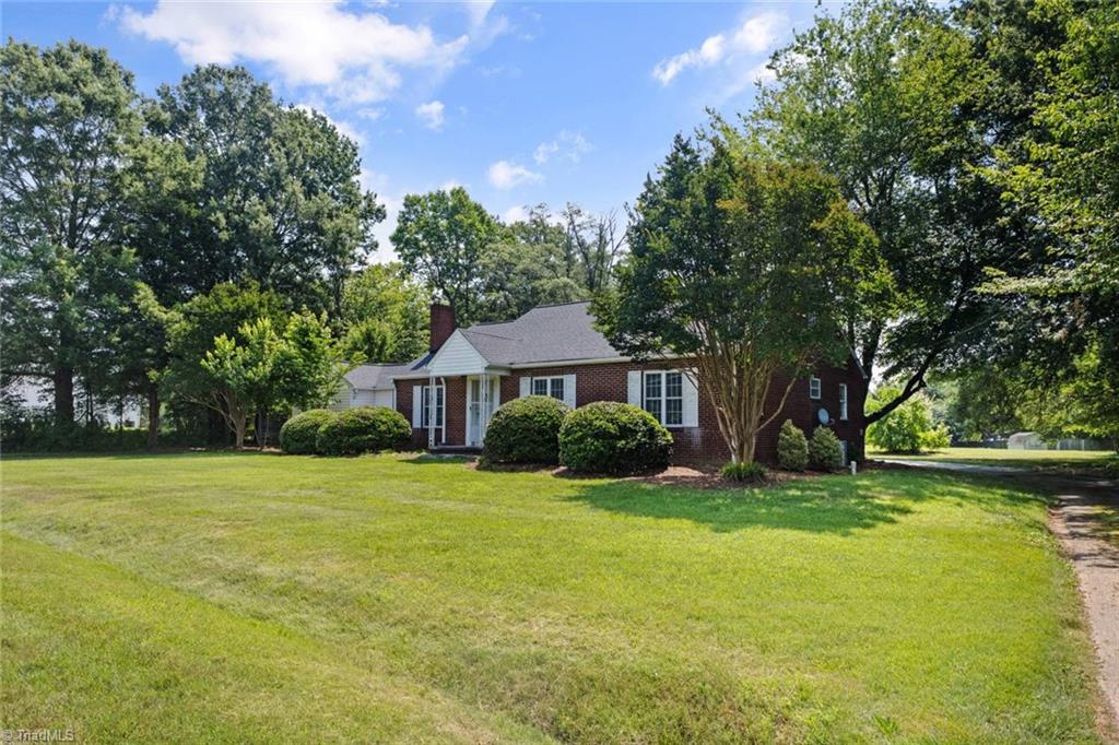 Kernersville, North Carolina 27284, United States, 4 Bedrooms Bedrooms, ,2 BathroomsBathrooms,Residential,Pending,160755