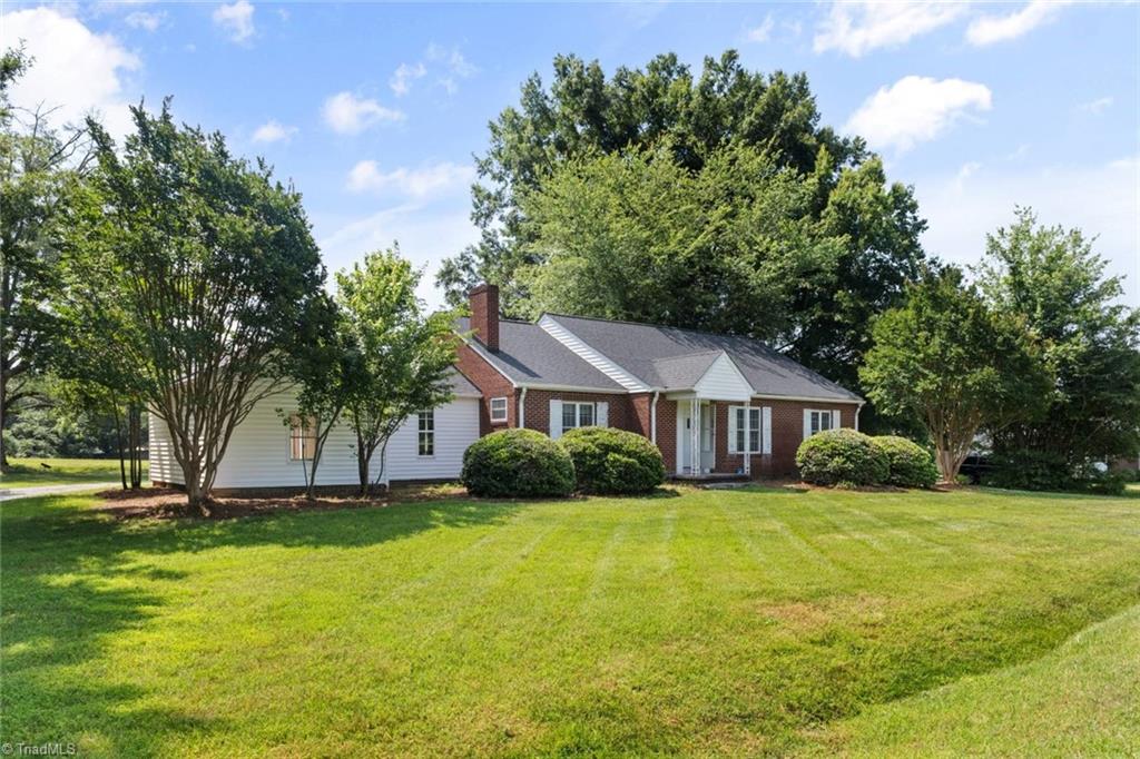 Kernersville, North Carolina 27284, United States, 4 Bedrooms Bedrooms, ,2 BathroomsBathrooms,Residential,Pending,160755