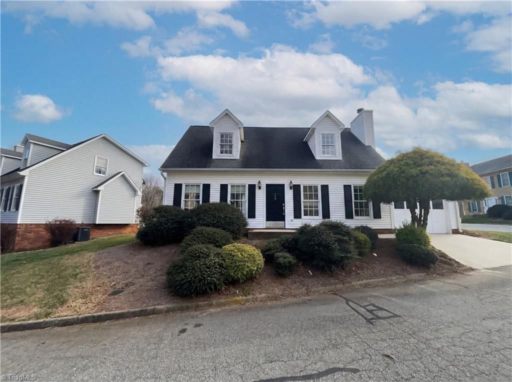 Photo of 119 Edgedale Court, Kernersville, NC 27284 (MLS # 1207939)