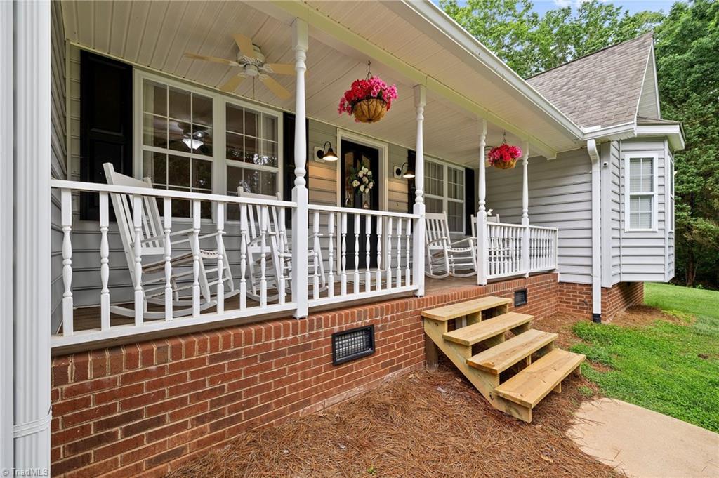 387 Rambling Woods Drive, North Wilkesboro, North Carolina image 3