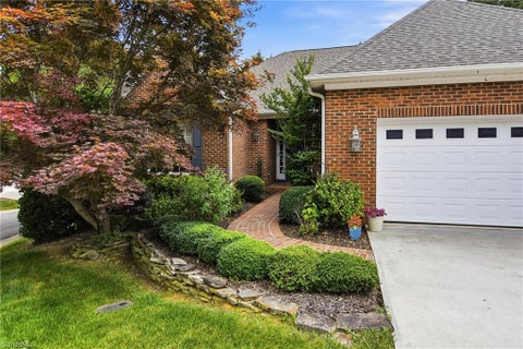 Homes For Sale - 209 Brooks Landing Drive<br/> Winston-Salem, NC 27106