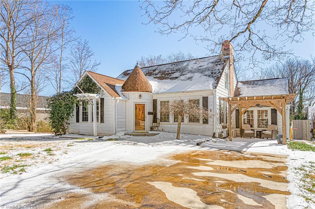 Photo of 1224 Franklin Street, Burlington, NC 27215 (MLS # 1207999)