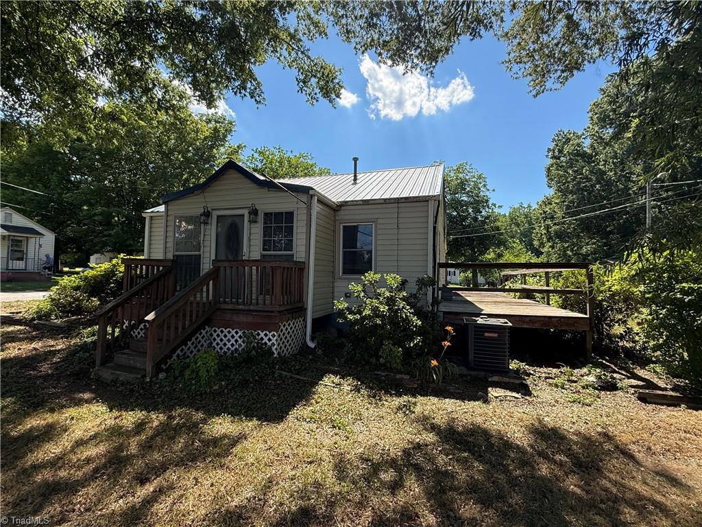Photo of 811 Leonard Road, Lexington, NC 27295 (MLS # 1224830)