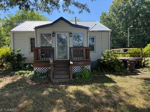 Homes For Sale - 811 Leonard Road<br/> Lexington, NC 27295