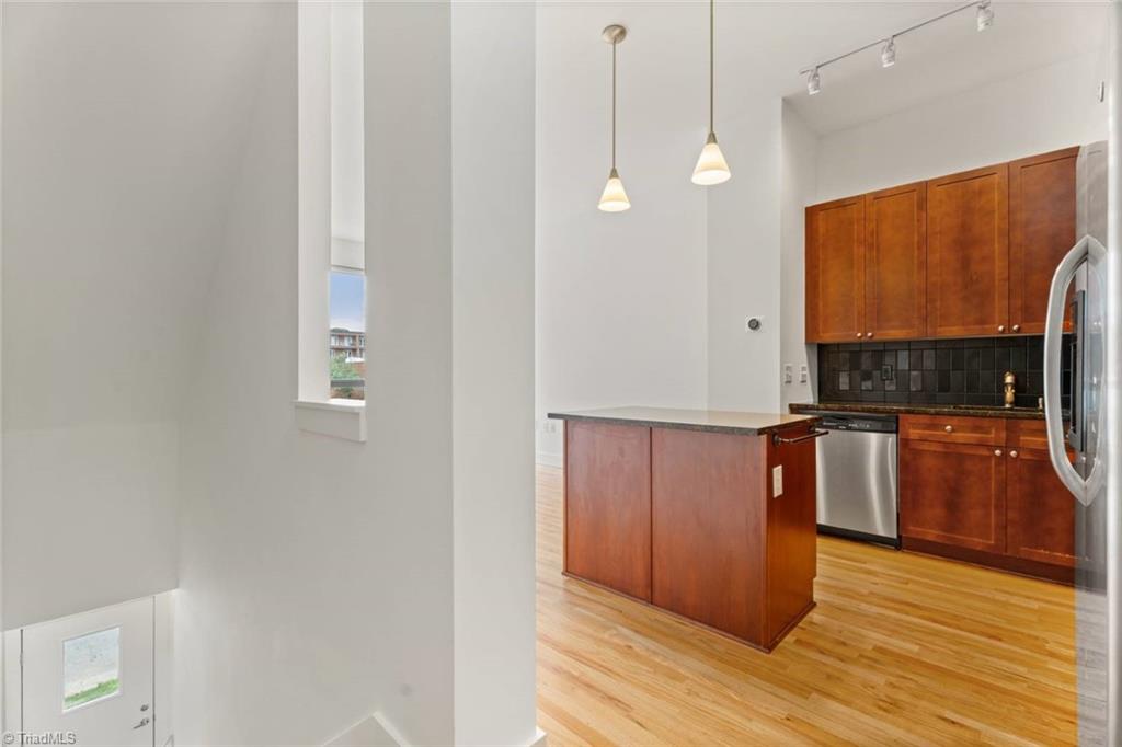 Winston-Salem, North Carolina 27101, United States, 2 Bedrooms Bedrooms, ,2 BathroomsBathrooms,Residential,Active,127000