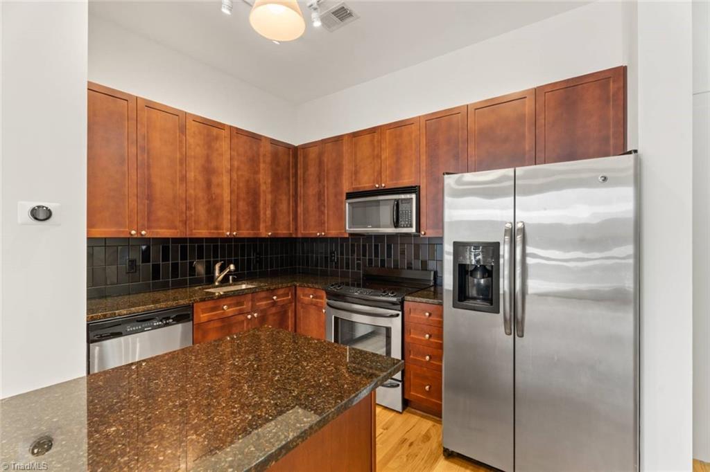 Winston-Salem, North Carolina 27101, United States, 2 Bedrooms Bedrooms, ,2 BathroomsBathrooms,Residential,Active,127000