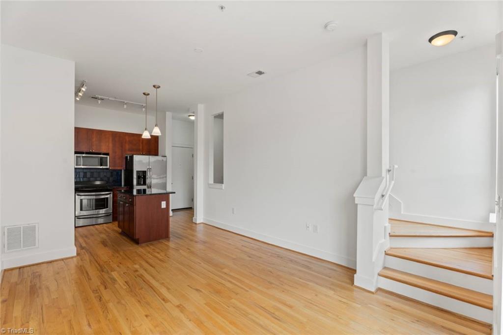 Winston-Salem, North Carolina 27101, United States, 2 Bedrooms Bedrooms, ,2 BathroomsBathrooms,Residential,Active,127000