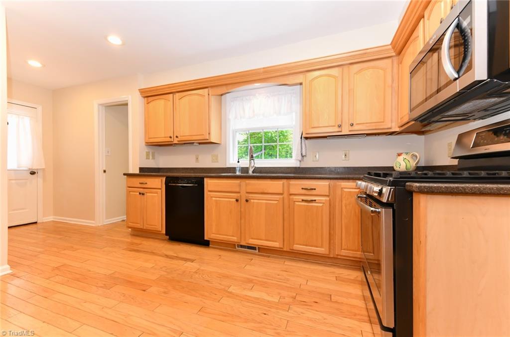 3708 Wynnewood Drive, Greensboro, North Carolina image 14