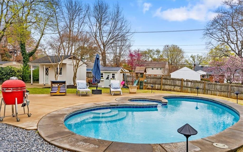 Greensboro, North Carolina 27410, United States, 4 Bedrooms Bedrooms, ,3 BathroomsBathrooms,Residential,Active,94436