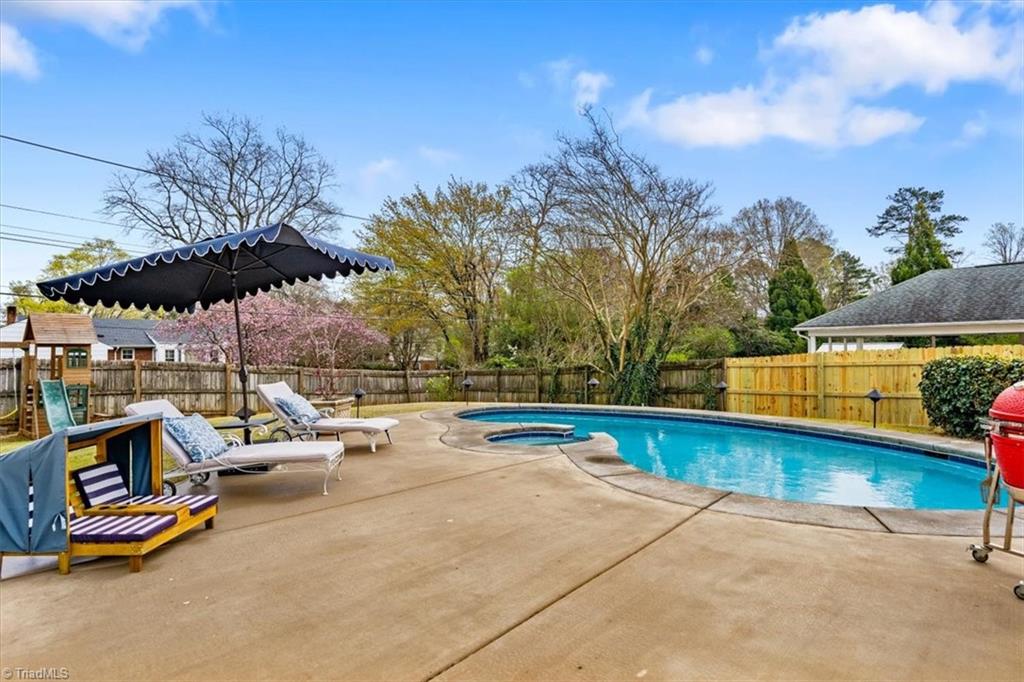 Greensboro, North Carolina 27410, United States, 4 Bedrooms Bedrooms, ,3 BathroomsBathrooms,Residential,Active,94436