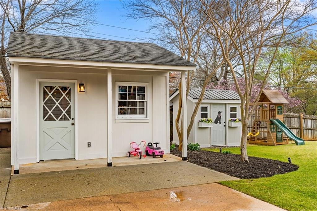 Greensboro, North Carolina 27410, United States, 4 Bedrooms Bedrooms, ,3 BathroomsBathrooms,Residential,Active,94436