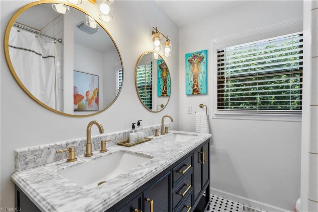 Greensboro, North Carolina 27410, United States, 4 Bedrooms Bedrooms, ,3 BathroomsBathrooms,Residential,Active,94436