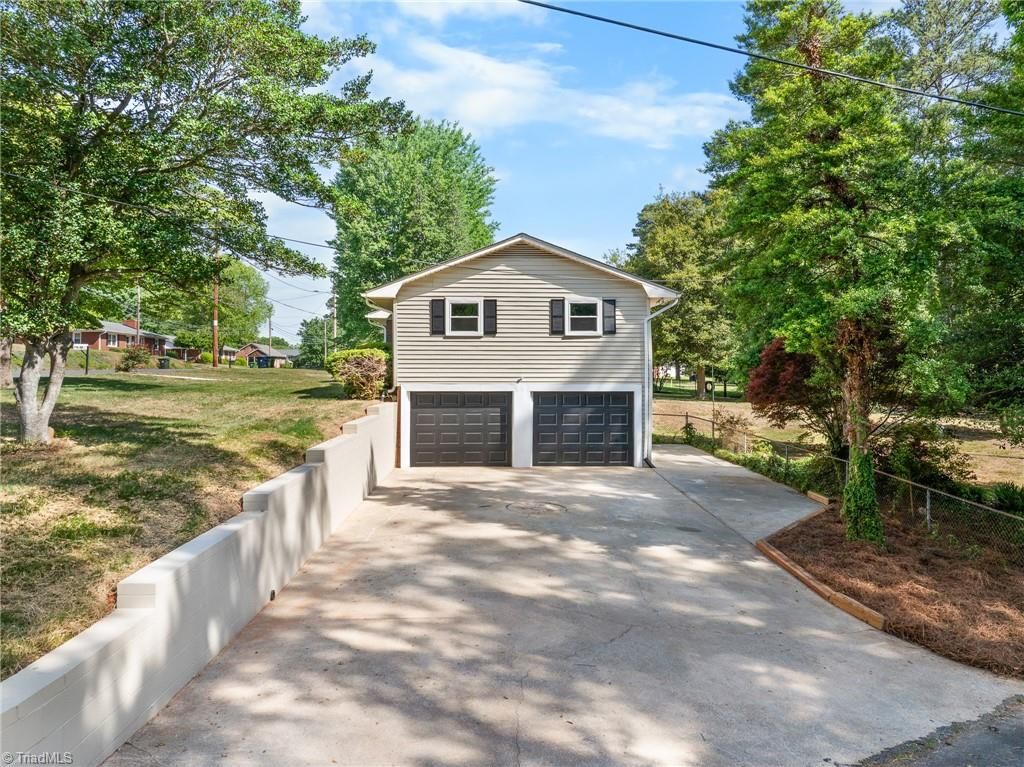 Photo of 26 Eastside Drive, Lexington, NC 27292 (MLS # 1218947)