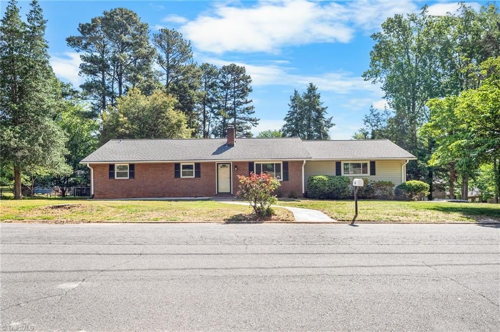 Photo of 26 Eastside Drive, Lexington, NC 27292 (MLS # 1218947)