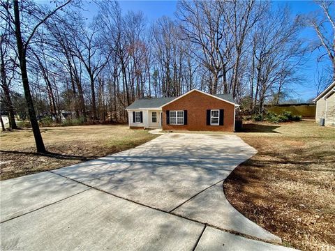 Homes For Sale - 712 Newsome Road<br/> Salisbury, NC 28146