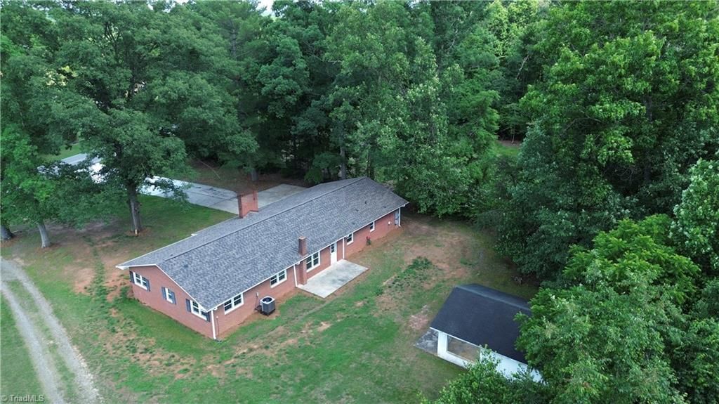 Photo of 4505 US Highway 21 HWY, Hamptonville, NC 27020 (MLS # 1222553)