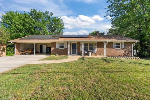 Homes For Sale - 507 Gilbreath Street<br/> Graham, NC 27253