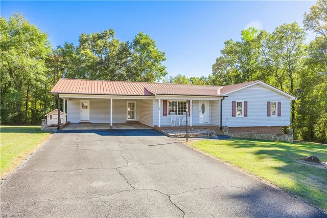 149 Seeley Drive, photo 5 of 43