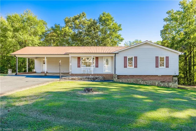 149 Seeley Drive, photo 3 of 43