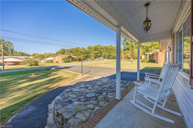 149 Seeley Drive, photo 4 of 43