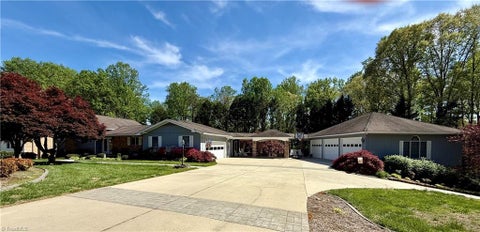 Homes For Sale - 321 Pineview Drive<br/> Mount Airy, NC 27030