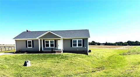 Homes For Sale - 197 Burleson Point<br/> Woodleaf, NC 27054