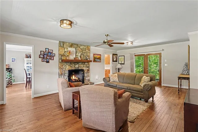1100 Wolf Rock Road, photo 4 of 50