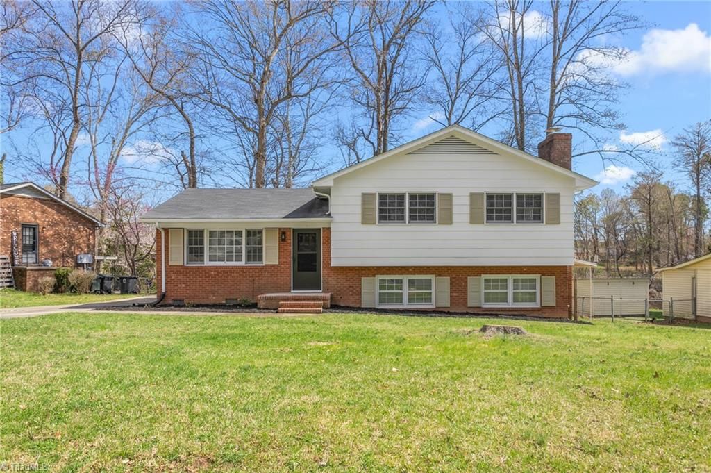 Photo of 3005 Twin Lakes Drive, Greensboro, NC 27407 (MLS # 1213013)