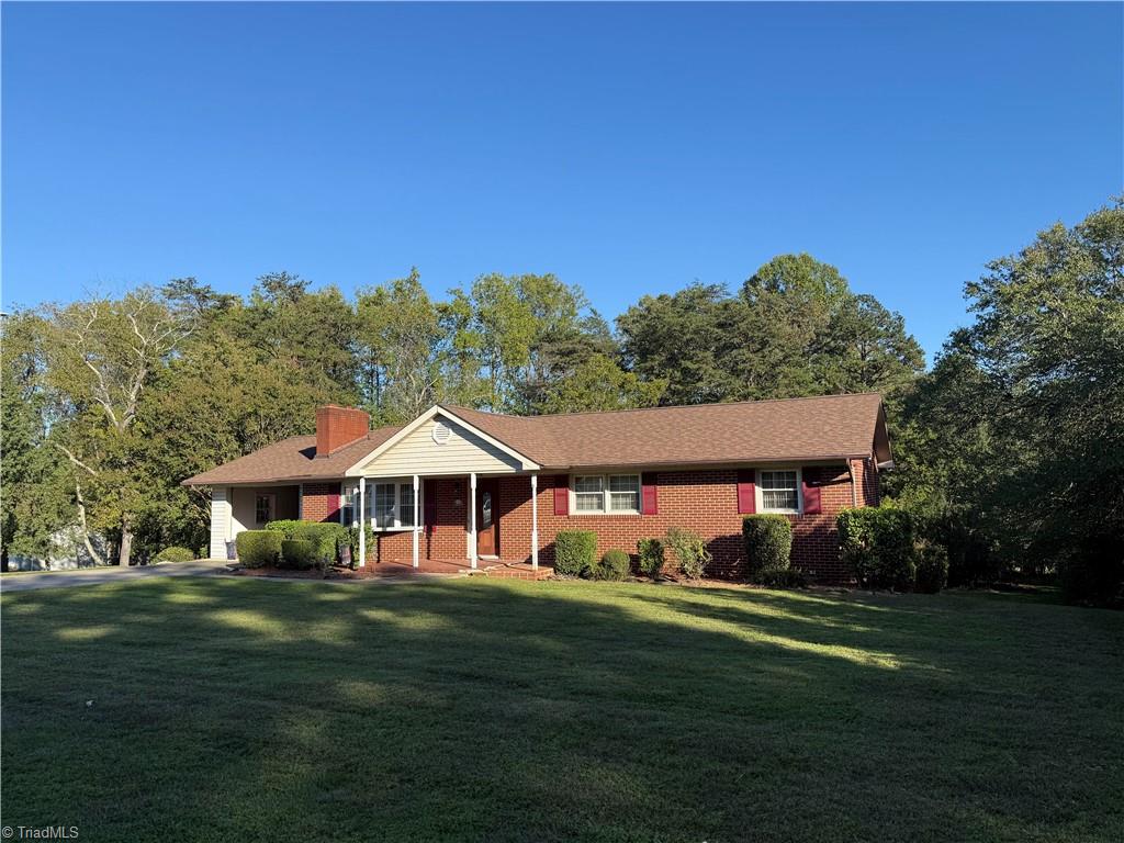 Photo of 405 E Devon Drive, Mount Airy, NC 27030 (MLS # 1238259)