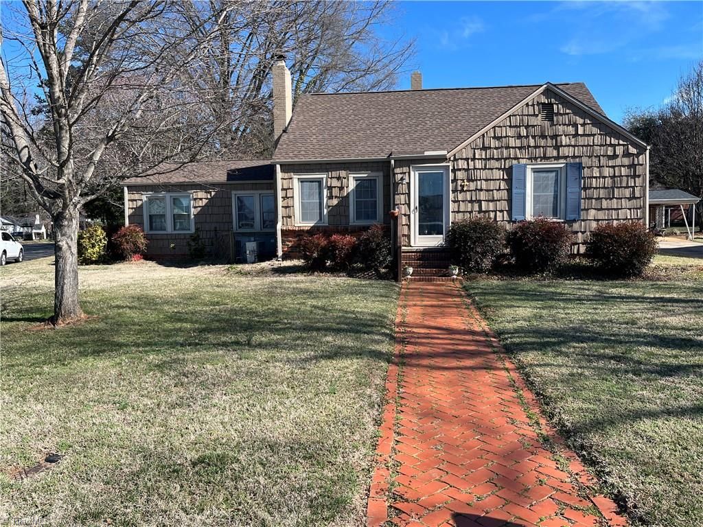 Photo of 401 Westover Drive, Lexington, NC 27292 (MLS # 1212682)