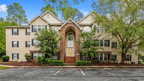 Condo For Sale - 131 Ivy Glen Court<br/> Forsyth County, Winston-Salem, NC 27127