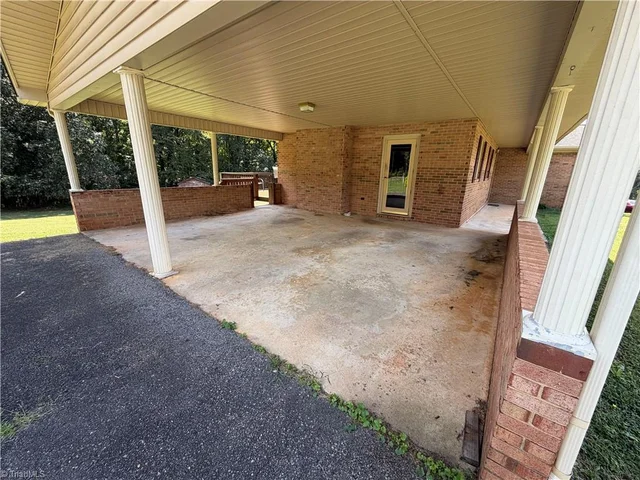 291 Michael Drive, photo 5 of 33