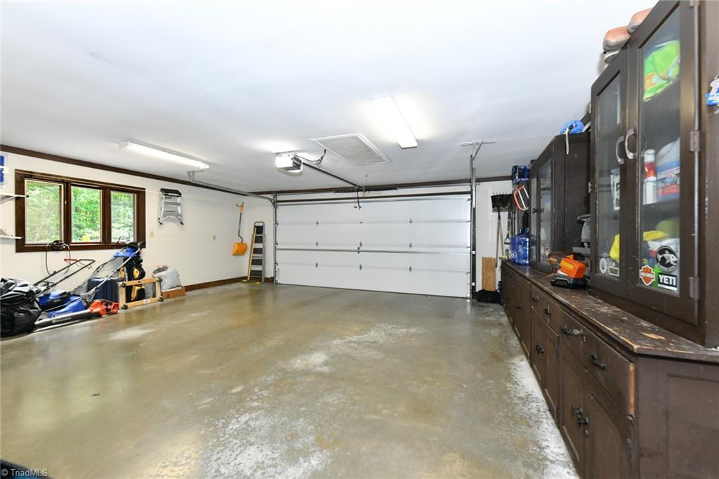 Julian, North Carolina 27283, United States, 3 Bedrooms Bedrooms, ,2 BathroomsBathrooms,Residential,Pending,200984