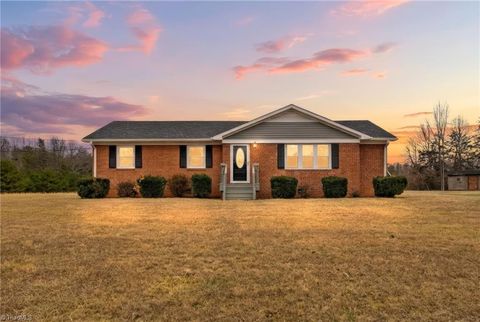 Homes For Sale - 8204 Nc Highway 68<br/> Stokesdale, NC 27357