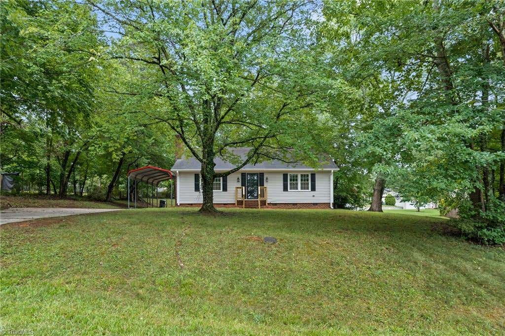 Photo of 1500 Pebblebrook Road, Winston-Salem, NC 27105 (MLS # 1229854)