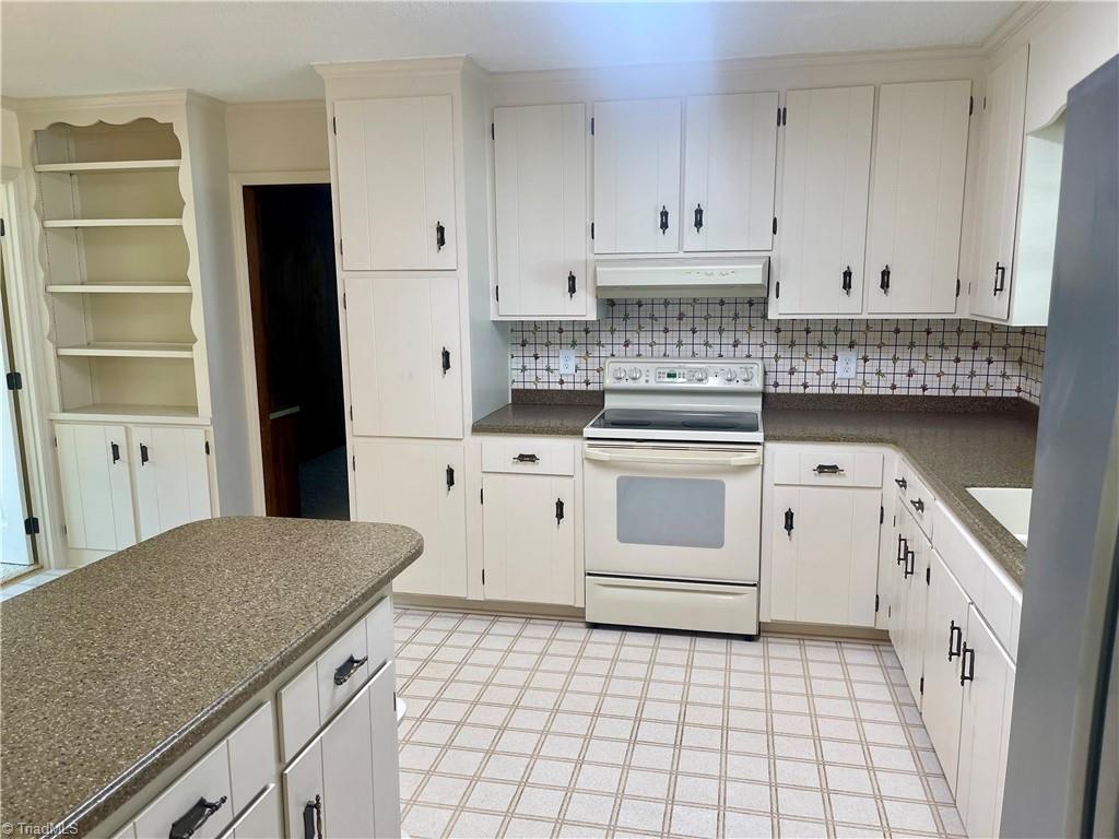 103 Wyndwood Drive, Jamestown, North Carolina image 6