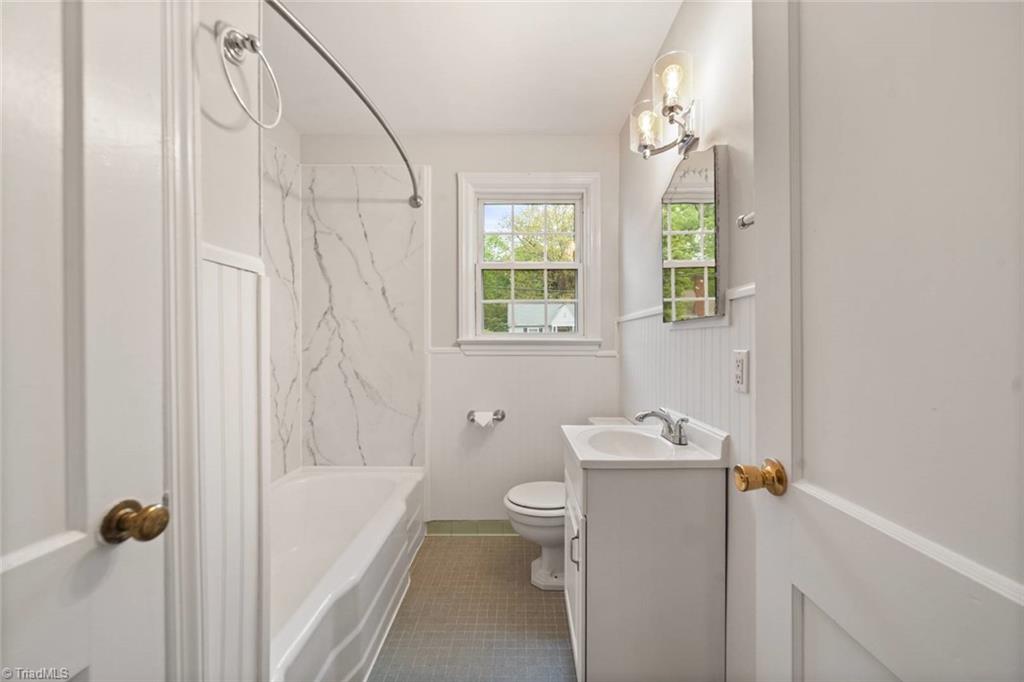 Winston-Salem, North Carolina 27103, United States, 3 Bedrooms Bedrooms, ,1 BathroomBathrooms,Residential,Pending,110424