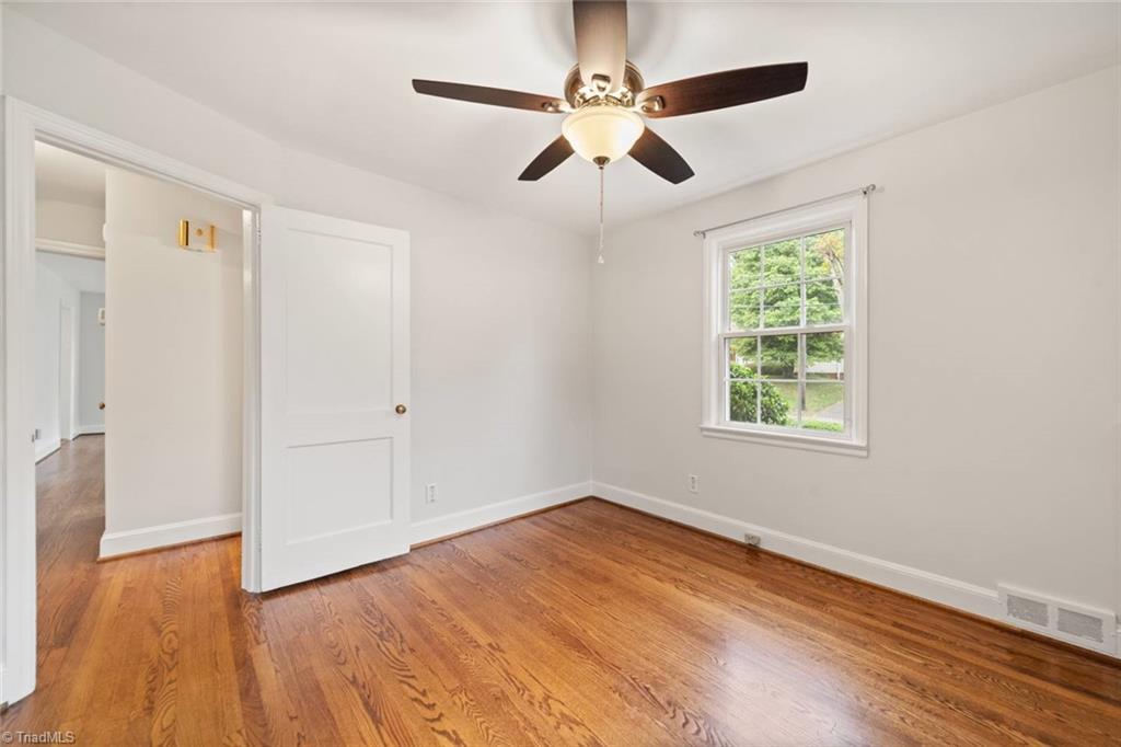 Winston-Salem, North Carolina 27103, United States, 3 Bedrooms Bedrooms, ,1 BathroomBathrooms,Residential,Pending,110424