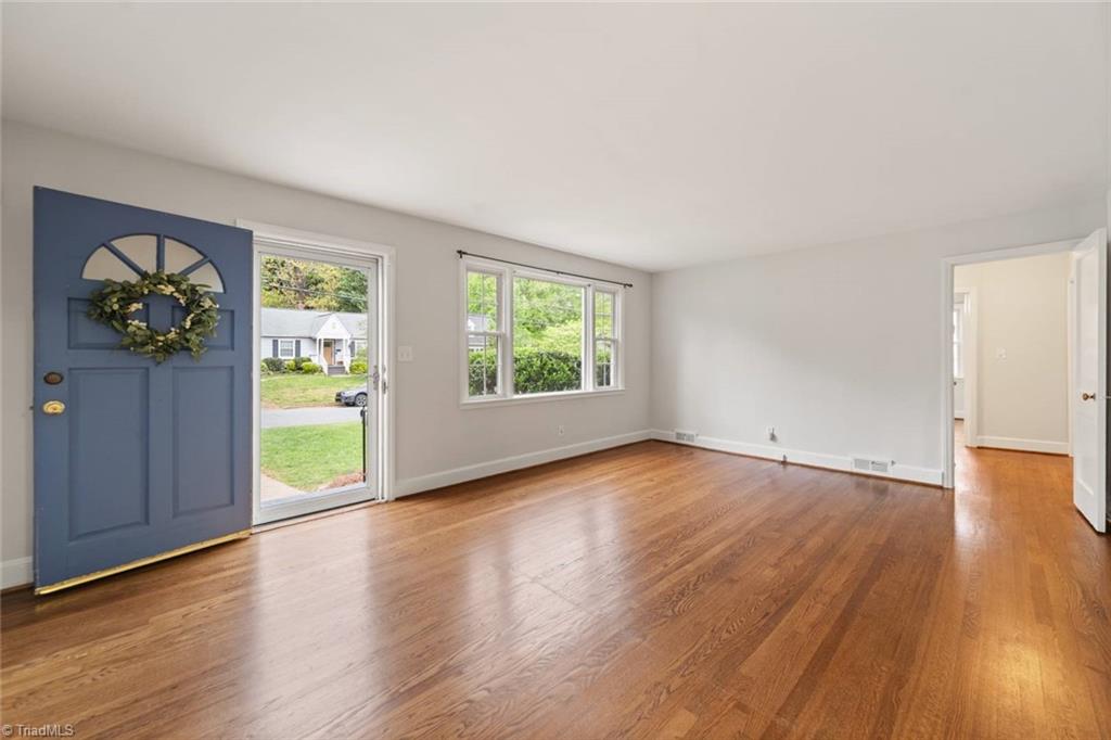 Winston-Salem, North Carolina 27103, United States, 3 Bedrooms Bedrooms, ,1 BathroomBathrooms,Residential,Pending,110424